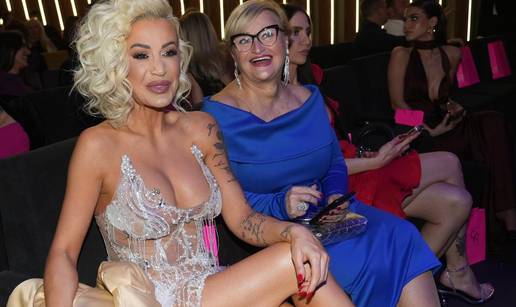 FOTO Poznata srpska voditeljica na izbor za Miss stigla u 'goloj' haljini, malo ostavila ma&scaron;ti...