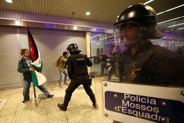 Spanish unions call a general strike in solidarity with Palestinians in Gaza, in Barcelona