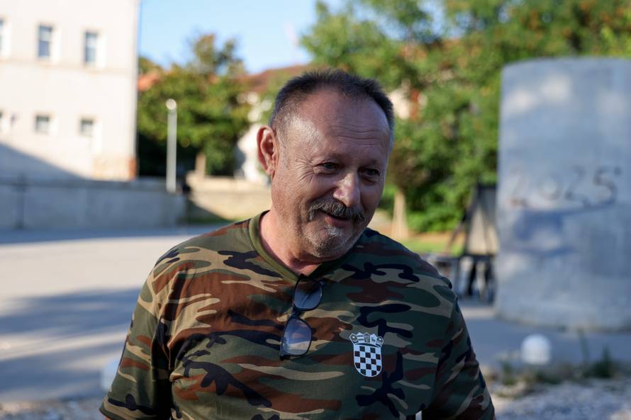 Benkovac: Organizatori benkovačkog festivala "Nosi se" koji je odgođen nakon prosvjeda branitelja održali mirni prosvjed