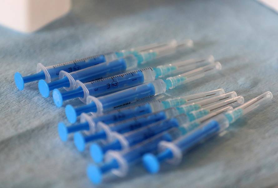 Na Zagrebačkom velesajmu počelo masovno cijepljenje građana protiv covida-19