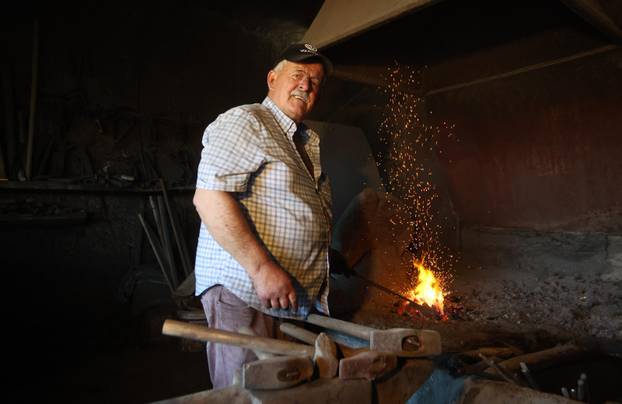 Kovač Nediljko Nogalo iz Slivnog kod Imotskog