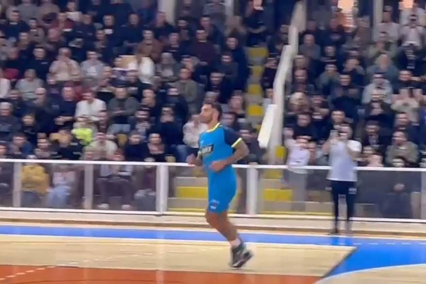 Izlazak Livaje na parket na turniru &Ccaron;etiri kafi&cacute;a