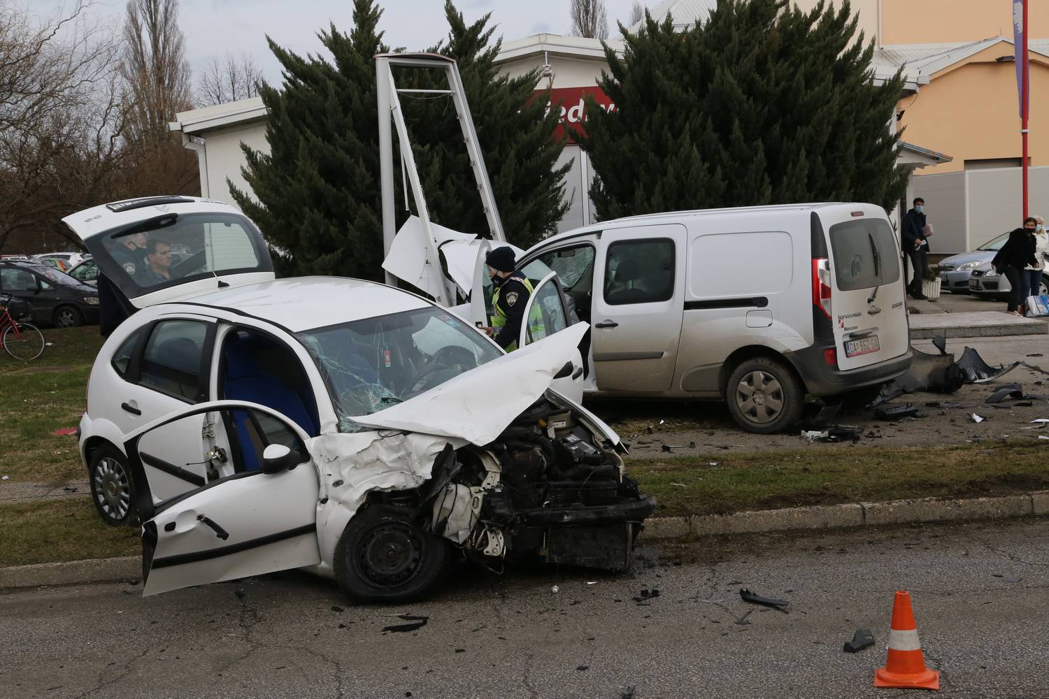 Strašan sudar u Čakovcu: Rezali lim da izvuku ozlijeđene iz auta