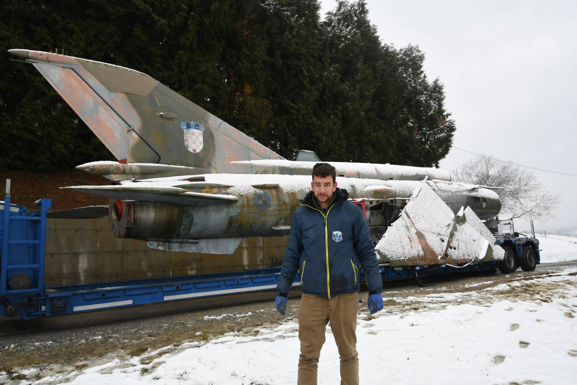 Bjelovar: Zrakoplov MiG 21 BIS i helikopter Mil Mi-24 dopremljeni u Kapelu gdje će biti turistička atrakcija