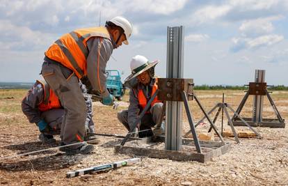 Kraj Benkovca se gradi najveća hrvatska sunčana elektrana Korlat, otvaraju je već 2026.