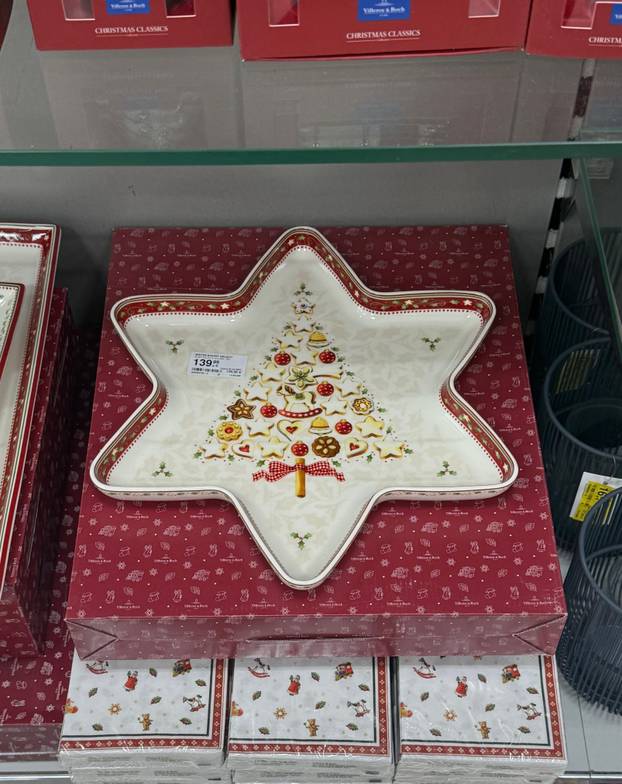 FOTO Trgovci su izvukli božićne ukrase! Pogledajte što se nudi, snježne kugle idu i za 74 eura...