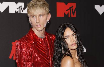 Machine Gun Kelly je pokušao zadiviti djevojku Megan Fox, ali igra s nožem nije dobro završila