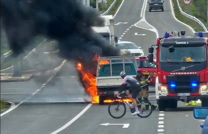 Dramatične scene iz Vodica: Auto se zapalio na obilaznici!