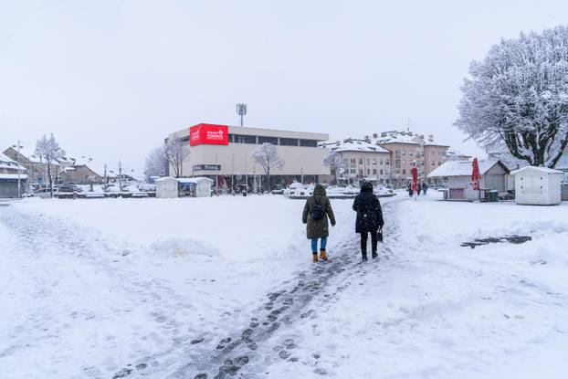 U Gospiću je izmjereno 16 cm snijega
