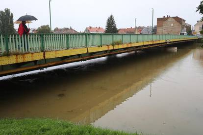 FOTO Sava se izlila iz korita u Zagrebu, Kupa raste i stvara nemile probleme u Karlovcu