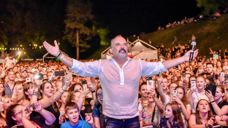 Prvo je asistirao prosidbi pa je uspio pomiriti ljubavni par...