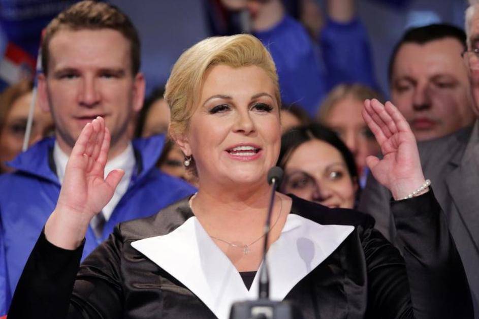 Praznovjerna Kolinda? Isti je kompletić odjenula i 2015.