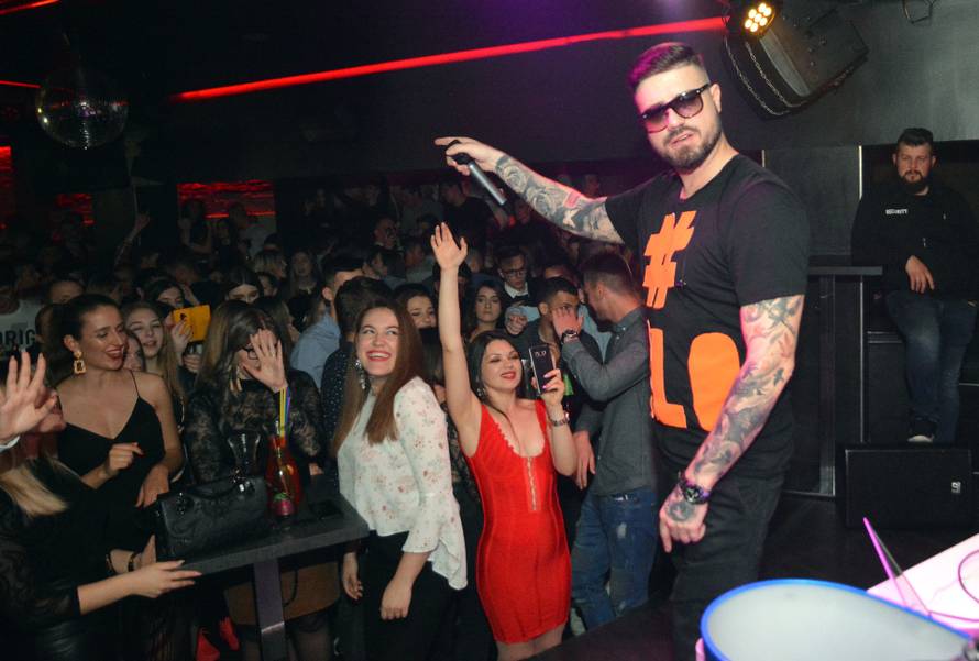 Požega: Reper MC Stojan pjevao u požeškoj diskoteci Klub Platinum