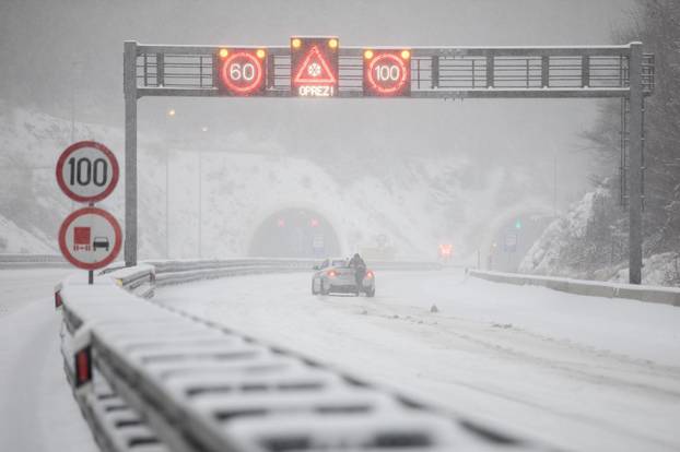 Zimske radosti na autocesti A6 Rijeka - Delnice