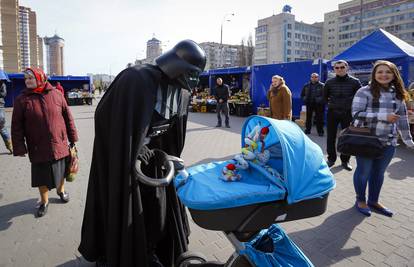 Predao je prijavnicu za izbore: Darth Vader prošetao Kijevom