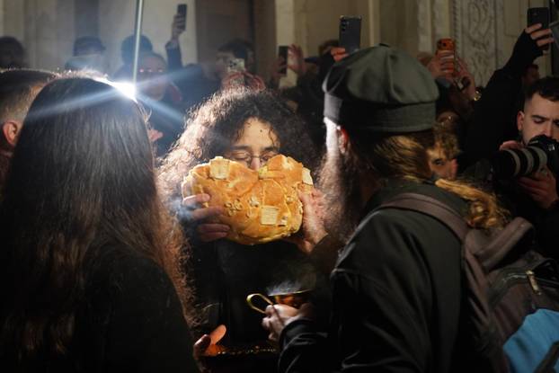 Beograd: Studenti u blokadi organizirali su ispred zgrade Rektorata skup pod nazivom "Znanje je moć"