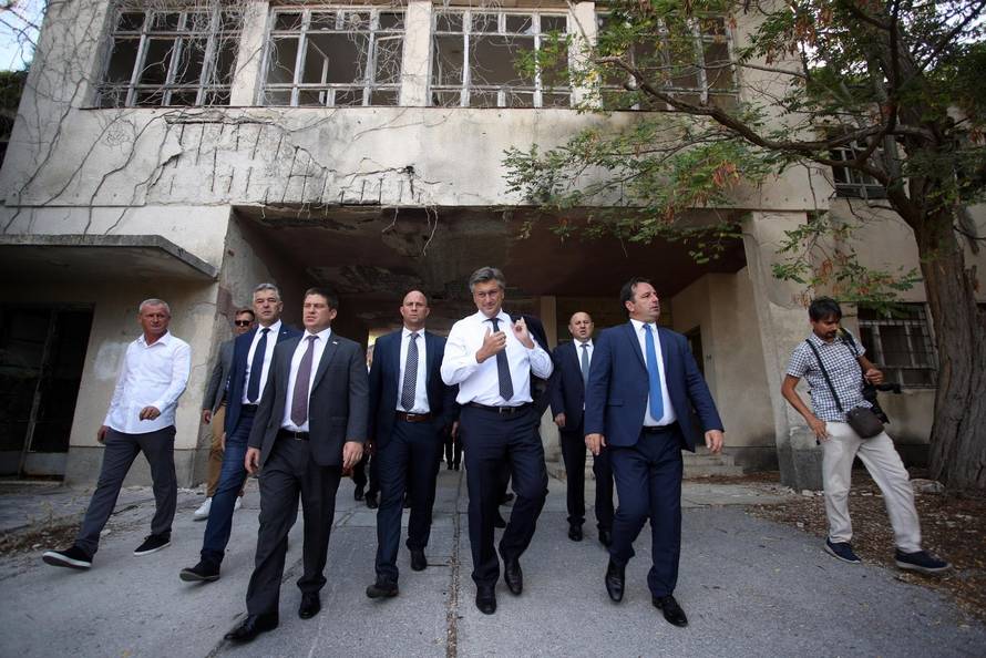 Premijer Plenković na Golom otoku odao počast žrtvama totalitarnih i autoritarnih režima