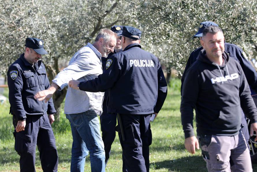 Rušenje bespravnih objekata na području Umaga