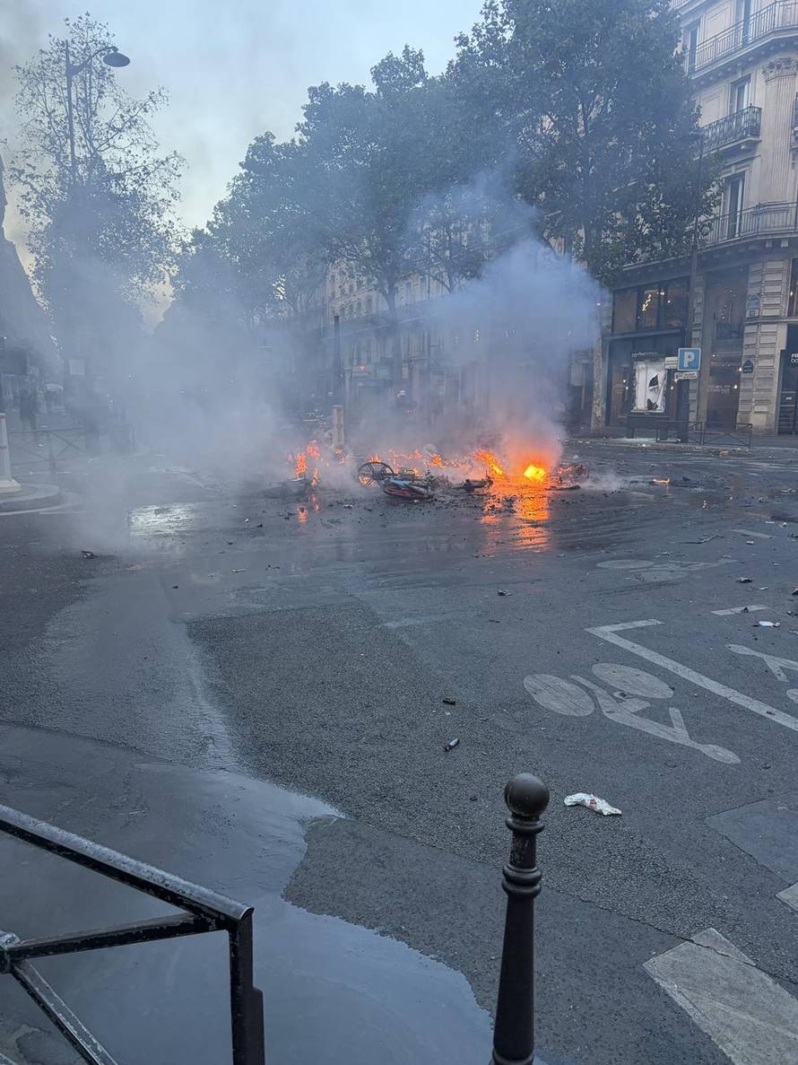NEVJEROJATNE SNIMKE Hrvatica iz pakla Pariza za 24sata: Sve gori. Ovo je strašno za vidjeti!