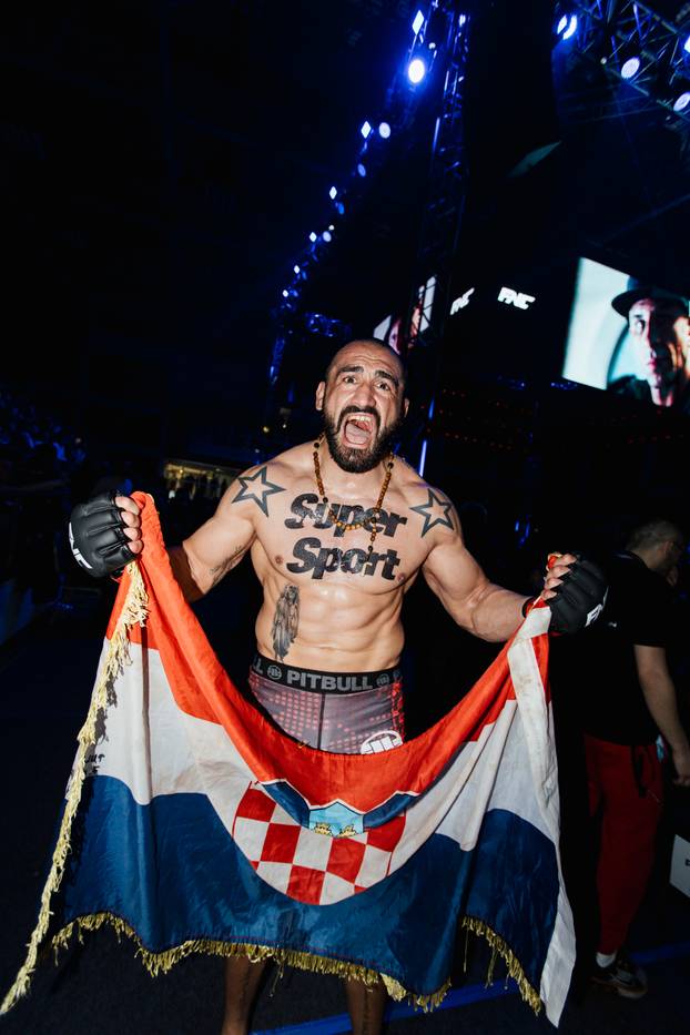 FOTO Krv, znoj, suze i ljepotice. Pogledajte najbolje trenutke s borilačkog spektakla u Sl. Brodu