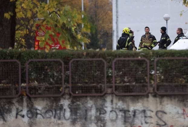 Zagreb: Dim i dalje izlazi iz Vjesnikovog nebodera