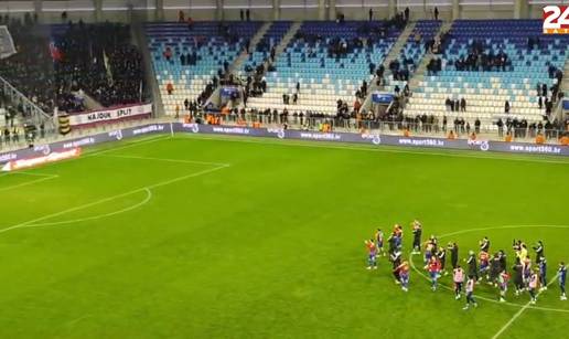 VIDEO Dvije suprotnosti: Ovako su navija&ccaron;i Osijeka i Hajduka ispratili igra&ccaron;e put svla&ccaron;ionica