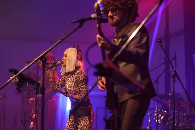 Maja Šuput održala koncert u Crikvenici povodom maškara