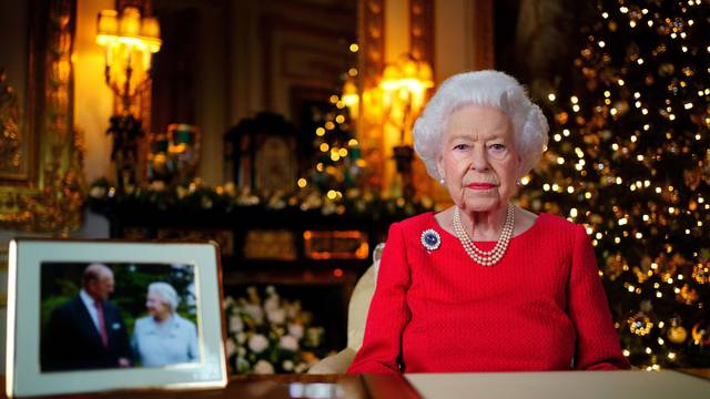 Fotografija kraljice Elizabete II. mnoge je rastužila: Prvi Božić koji će slaviti bez princa Philipa