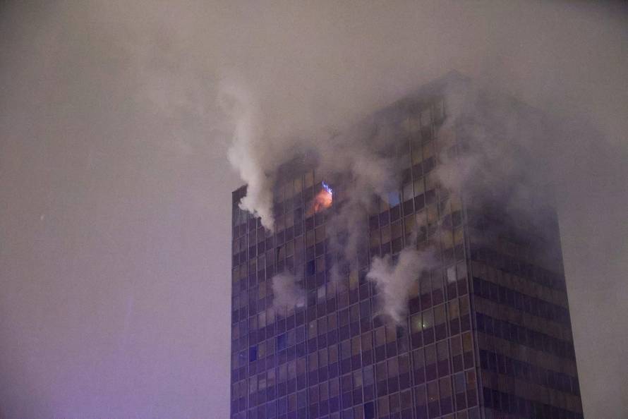 Zagreb: Požar u Vjesnikovom neboderu