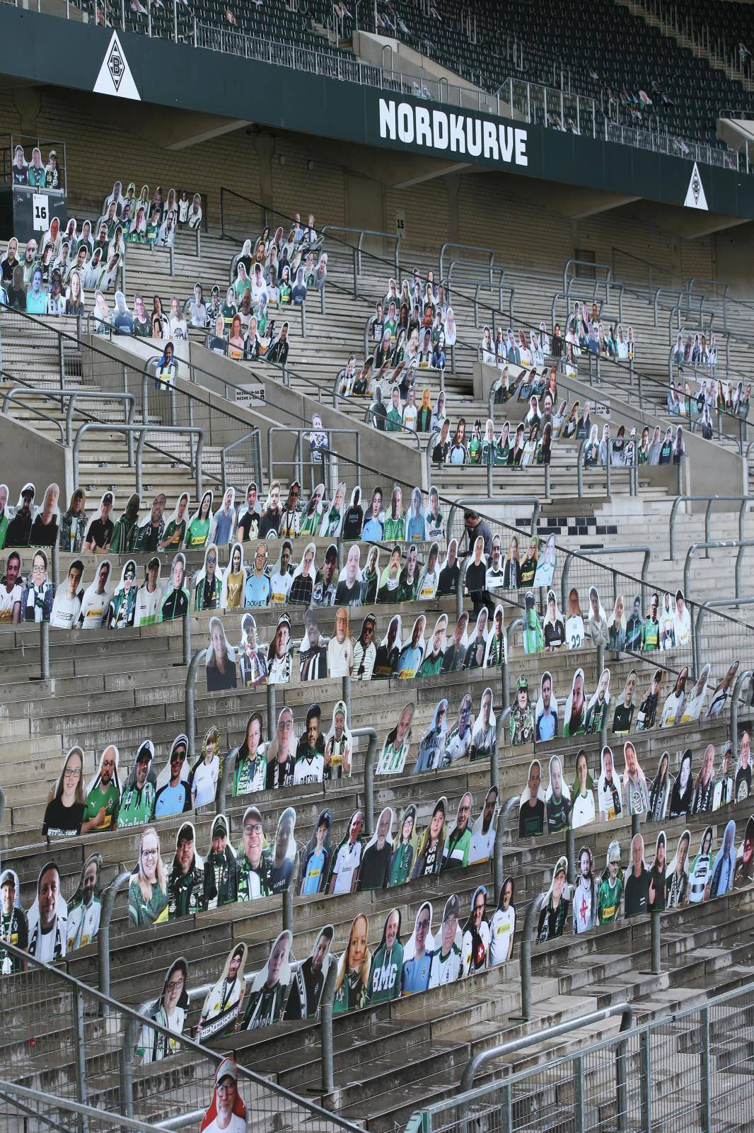 firo: 16.04.2020, football, 1.Bundesliga, season 2019/2020, Gladbach, Borussia Monchengladbach, Stadion Borussiapark, portraits fans,