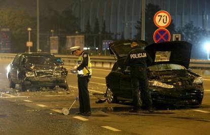 Pijani policajac 'pobrao'  na semaforu  dva automobila