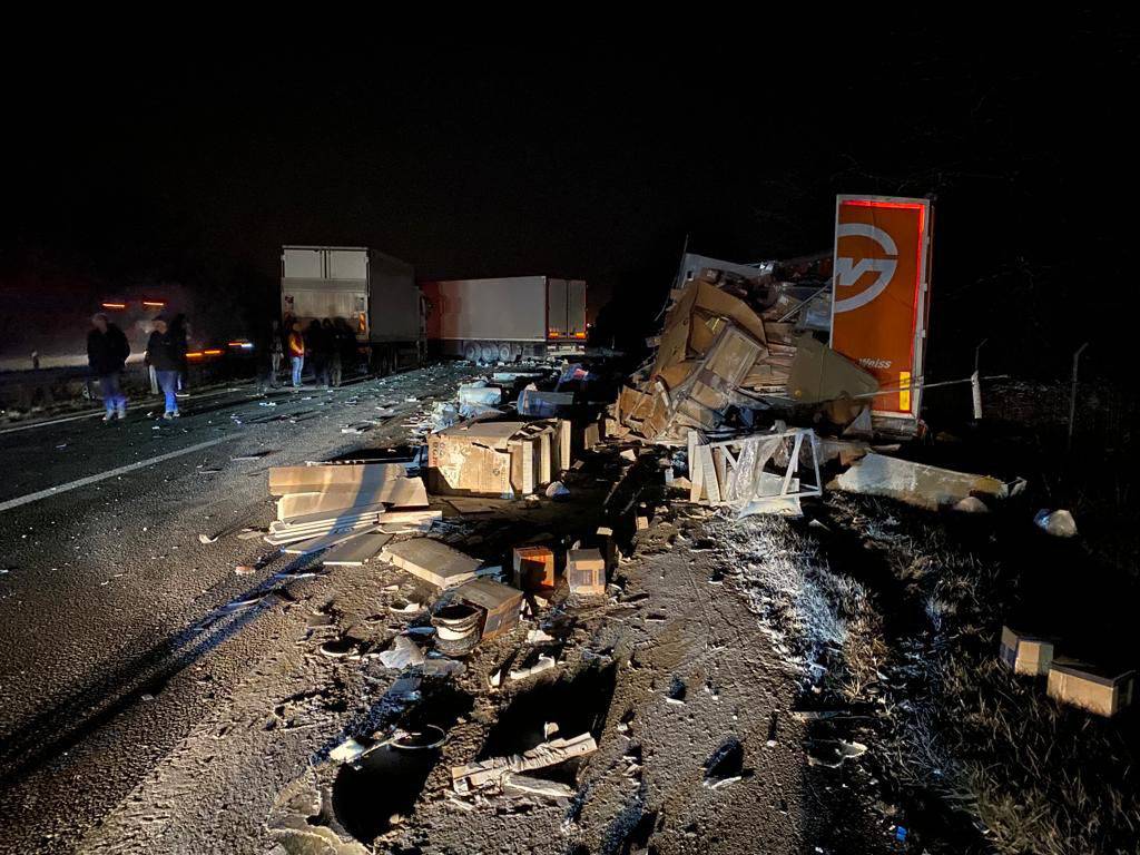 Teška prometna nesreća na A1 kod Jastrebarskog: Sudarila su se dva šlepera, nema stradalih