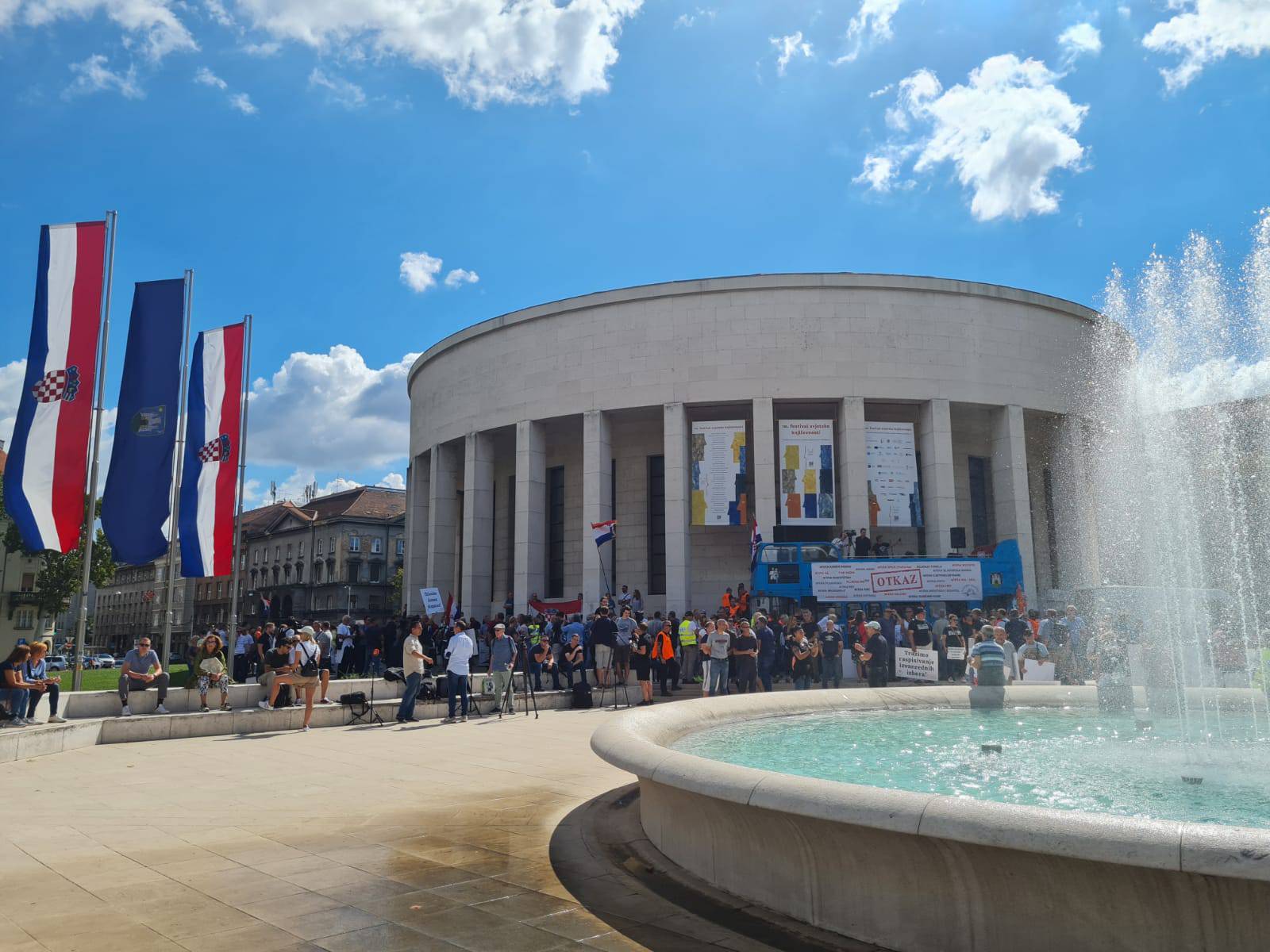 Udruga Slobodni zajedno  na prosvjedu traži ostavku Vlade