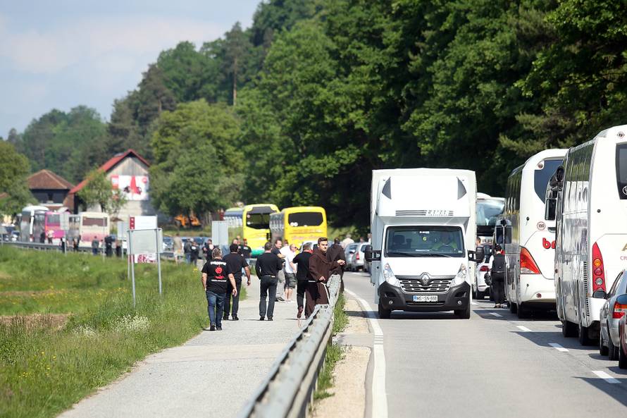 Jandrokovića izviždali: Ovdje smo da odamo počast žrtvama