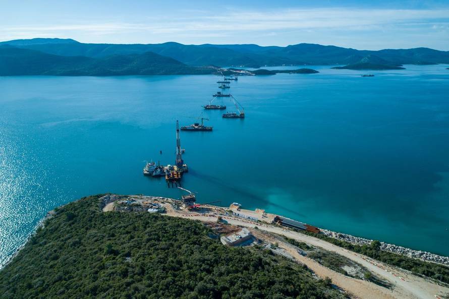 Pogled iz zraka: Pelješki most je i dalje gradilište, ne zadugo...