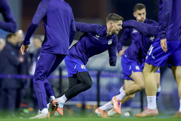 Zagreb: Zagrijavanje igrača uoči početka utakmice GNK Dinamo - Celta Vigo
