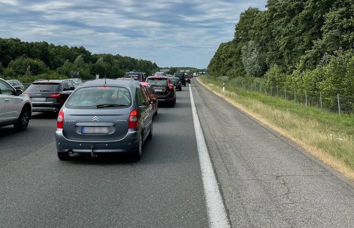 Gužve na ulazu u Hrvatsku: 'U pet sati smo prešli tri kilometra'