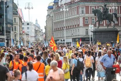 Zagreb: Vjerska procesija "Antunovski hod za mlade" stigla do Trga bana Josipa Jelačića