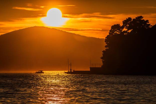 Split: Zalazak sunca iznad uvale Kašjuni