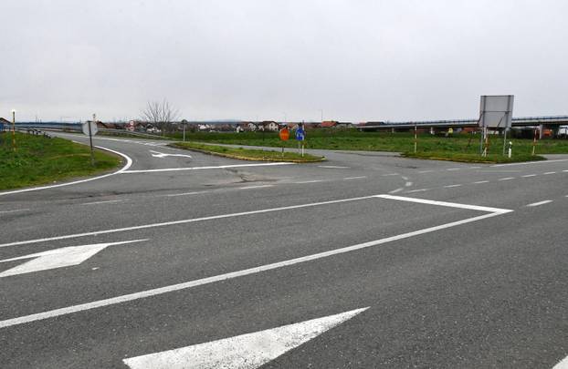 FOTO Tužni prizori u Sl. Brodu: Na mjestu gdje je poginulo dijete gori bijeli lampion...