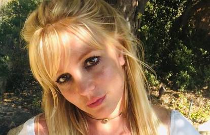 Britney 'zapela' u kupaonici i priču podijelila s fanovima, svi su zbunjeni: 'Je li to metafora?'