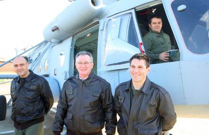 Vukelić u "Top Gun" jakni letio novim helikopterom 