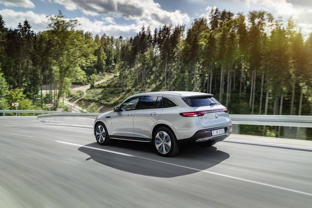 Der neue Mercedes-Benz EQC: Der Mercedes-Benz unter den Elektrofahrzeugen

The new Mercedes-Benz EQC: The Mercedes-Benz among electric vehicles