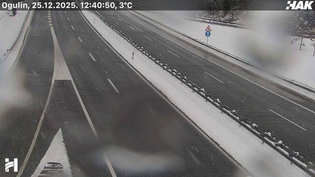 FOTO Pogledajte kakvo je stanje na cestama u Hrvatskoj: Snijeg u Lici, sunce 'provirilo' na jugu