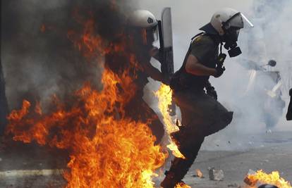Grčka gori! Ostavku vlade na ulici traži 20.000 prosvjednika