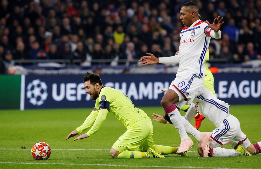 Champions League - Round of 16 First Leg - Olympique Lyonnais v FC Barcelona
