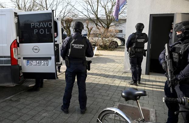 Varaždin: Srđan Mlađan pod jakim policijskim osiguranjem dolazi na Županijski sud