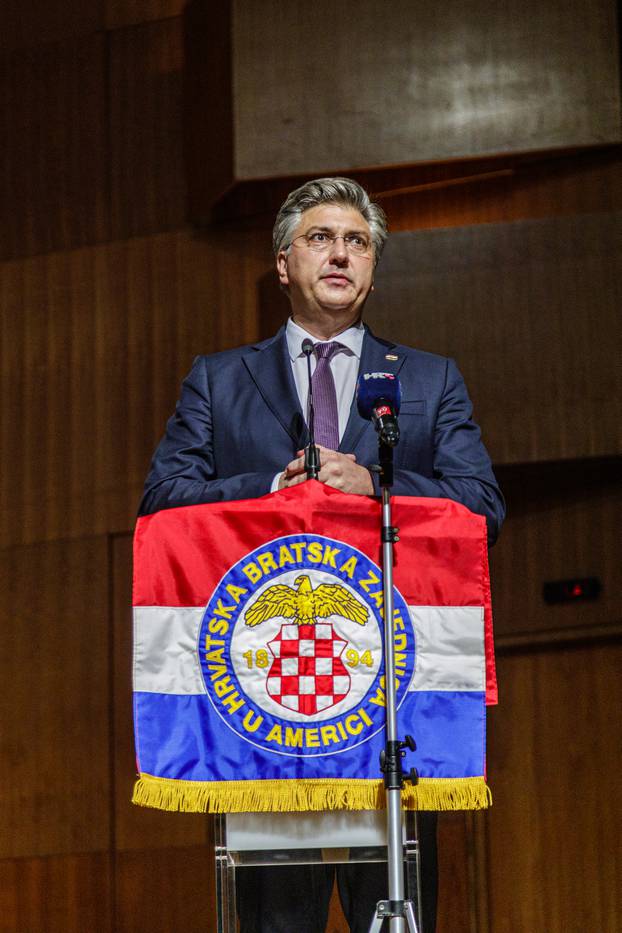 Zagreb: Premijer Andrej Plenković gostovao na tamburaškom festivalu HBZ 2024. u KD Lisinski