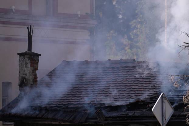 Zagreb: Požar u napuštenoj baraci kod Zapadnog kolodvora