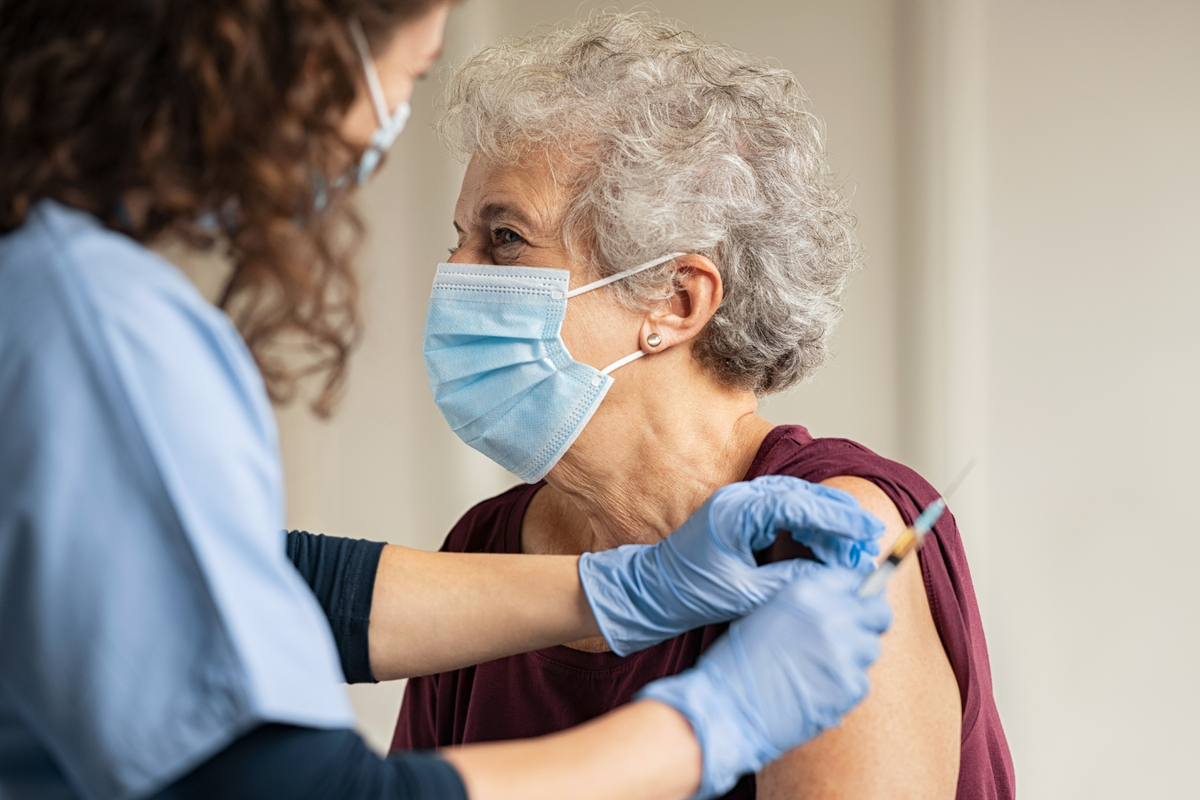 Strah od četvrtog vala: Poljska uvodi obvezno cijepljenje protiv korone za sve starije građane